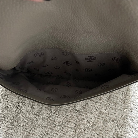Tory Burch Thea Fold-Over Messenger - Picture 2 of 3